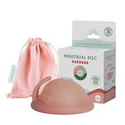 femieko Universal Hard menstruationsdisk lyseroed med emballage | light pink reusable menstrual disc with packaging
